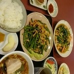 全龍 - 大量の料理！