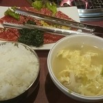 ヤンさんの台所 - 先ほどのみっぱんちゃんと合わせて860円。
            不満？あるわけねーですよ。