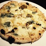 窯場 Pizza - クアトロフォルマッジ