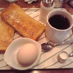 しっぽう - コーヒー３００円、トースト５０円、ゆで卵３０円(２０１５年１２月５日撮影)