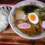 キッチンひろ - 手打ちラーメン（４００円）とライス（１００円）