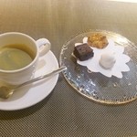 saveur - エスプレッソと小菓子