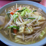 中華料理 峰 - タンメン＠680円
塩加減絶妙で美味い（≧∇≦）
野菜はシャキシャキ‼️