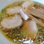 中華そば 弥太郎 - チャーシューが厚いです♡