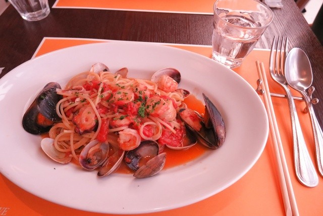 RUTH LOWE Tokyu Ten photo 2