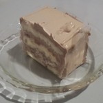GIV - チョコレートケーキ（380円）柔らかいケーキにくるみの食感がアクセントになっています
