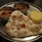 インド料理 想いの木 - 木の想い；南インドの海老カリー、バターチキンカリー