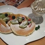 8代葵カフェ - フルーツパンケーキと濃厚ソフトクリーム