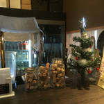 たなつものショクドウ - カウンターもどことなくオシャレな雰囲気が漂っています^^