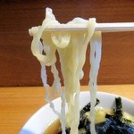 神田らぁめん悠 - 太縮れ麺