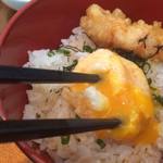 旬彩 天ぷら 心来(しんら） - 〆の 天丼 です。黄身の 天ぷら を潰してから頂きます。    2015.12.05