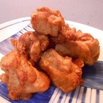 稲毛屋 - から揚げを盛りつけたところ