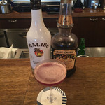 コーヒーハウス ニシヤ - マリブとクレームドカシスのカクテル（750円）