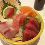 海鮮蔵 魚魚魚 - 盛り合わせ850円+税*３桶