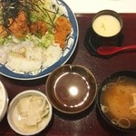 海鮮蔵 魚魚魚 - 鮪おろしカツ定食950円+税
