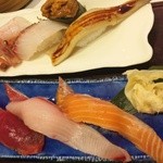 海鮮蔵 魚魚魚 - 上にぎり寿司単品1350円+税