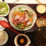 海鮮蔵 魚魚魚 - 猟師飯950円+税（+もずく味噌汁200円+税）