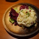 炭火とワイン - 燻製ポテトサラダで燻される～・・・基！癒されるぅ