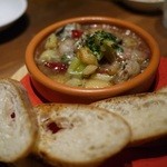 炭火とワイン - 牡蠣とセロリのアヒージョも香り高し！