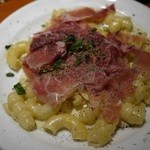 パスタはパルマ産生ハムと3種のチーズで(๑•̀ㅂ•́)و✧ｷﾒｯ