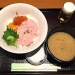 寿司BAR MAGURO-YA - お得セット800円の三色丼