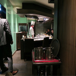 ニューオークラ - 入口側の鉄板です