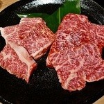 焼肉ソムリエ 萬樹亭 - 左が上ハラミ、右が特選カイノミ