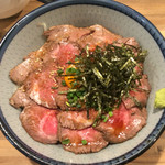 焼肉ここから - ローストビーフ丼/ランチ（別途サラダ有）