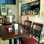 INDIAN CHAI HOUSE - 少しごちゃごちゃした店内