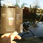 スターバックス・コーヒー - スタバカードを使うと特典❤
      …当たるかもヾ(´∀`ヾ)
      一杯無料券 頂きました❤
      (((o(*ﾟ∀ﾟ*)o)))