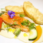 AdonisTtable - サーモンのミキュイとアボカドのクリームパイ