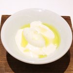 ラ ペ - ランチコース 5940円 の韃靼そばのブランマンジェ ゲラン塩のアイスとオリーブオイル