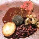 ラ ペ - ランチコース 5940円 の北海道蝦夷鹿モモ肉のロースト 牛蒡のソース