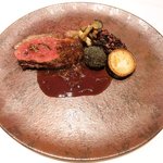 ラ ペ - ランチコース 5940円 の北海道蝦夷鹿モモ肉のロースト 牛蒡のソース