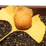 ラ ペ - ランチコース 5940円 のブルーチーズとクルミを包んだ安納芋