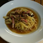 イデカフェ - うどんのように柔らかく、運ばれてからちょっと経つとパスタ麺がくっついたり