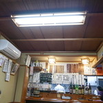 谷中 鳥よし - 壁に貼られた短冊メニュー、畳の座敷が落ち着く