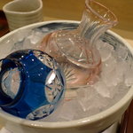 帰燕 - 切子の容器に入った日本酒