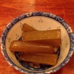 Toufuya - お通しは蕗の煮物
