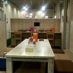 鶏和っ賛。 - 店内お座敷とカウンター席