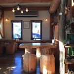 WOOD LAND HILL - 店内木の温もりたっぷりです。