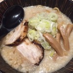 麺匠 竹虎 - 裏竹虎ラーメン。麺を混ぜる前。