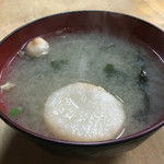 札幌成吉思汗 雪だるま - 味噌汁（わかめ、麩）