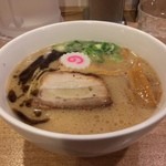 カーザ ルカ - ラー博は俺の社員食堂。  ミラノとんこつラーメソ！  なるとがキュート♡  チャーシューもイイね！  