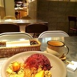 ZERO CAFE - グリーンドライカレーと店内