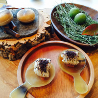 MAISON LAFITE - ＊スギナを練り込んだパン
                ＊カボチャとウニが入った最中
                ＊胡瓜と梅を活きじめした穴子で巻いたもの