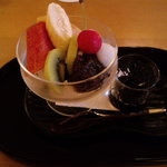 味扇 - フルーツあんみつ