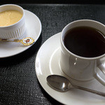 コーヒーまで付いてきます。デザートも追加しちゃいました。