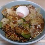 いわ井 - いわ井 ＠本蓮沼 五目ヤキソバ 750円（税込） 青磁のラーメン丼で供され びっくらこん！