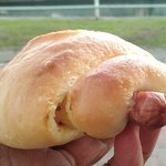 ブランジェリー 101ブリオ - ウインナーマスタードロール。スパイスが効いてます。